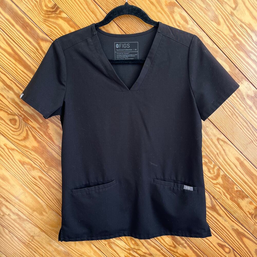 FIGS Catarina One-Pocket Scrub Top Black